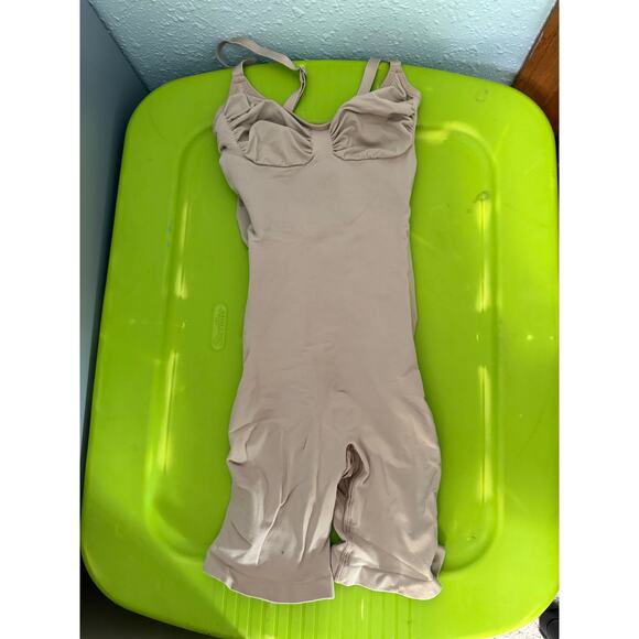 Skims Seamless Sculpt Mid Thigh Body Suit NWOT Size Large - Picture 3 of 5